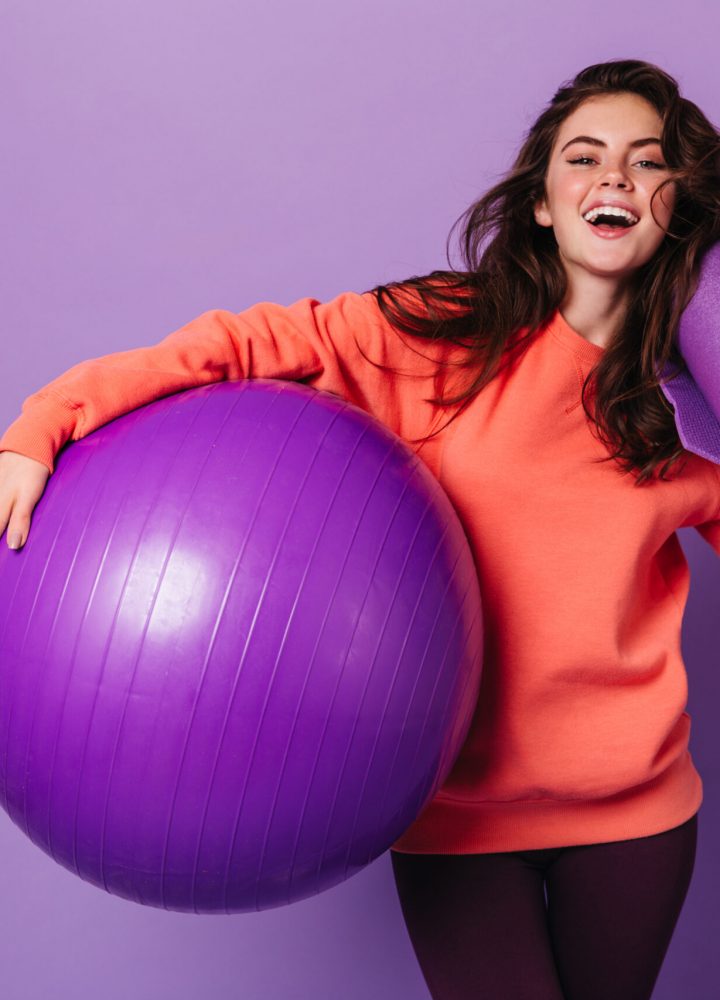 Beautiful Woman Leggings Bright Sweatshirt Is Smiling Posing With Purple Mat Fitball Scaled Phvj0fk8u5igpbeysmwfarfbu7rwkowgkgs8quiwi8